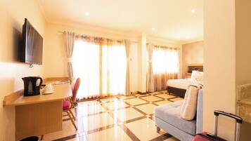 Superior Double Room | Hypo-allergenic bedding, down comforters, pillowtop beds, desk