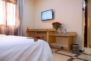 Literie hypoallergénique, couette en duvet d'oie, surmatelas, bureau