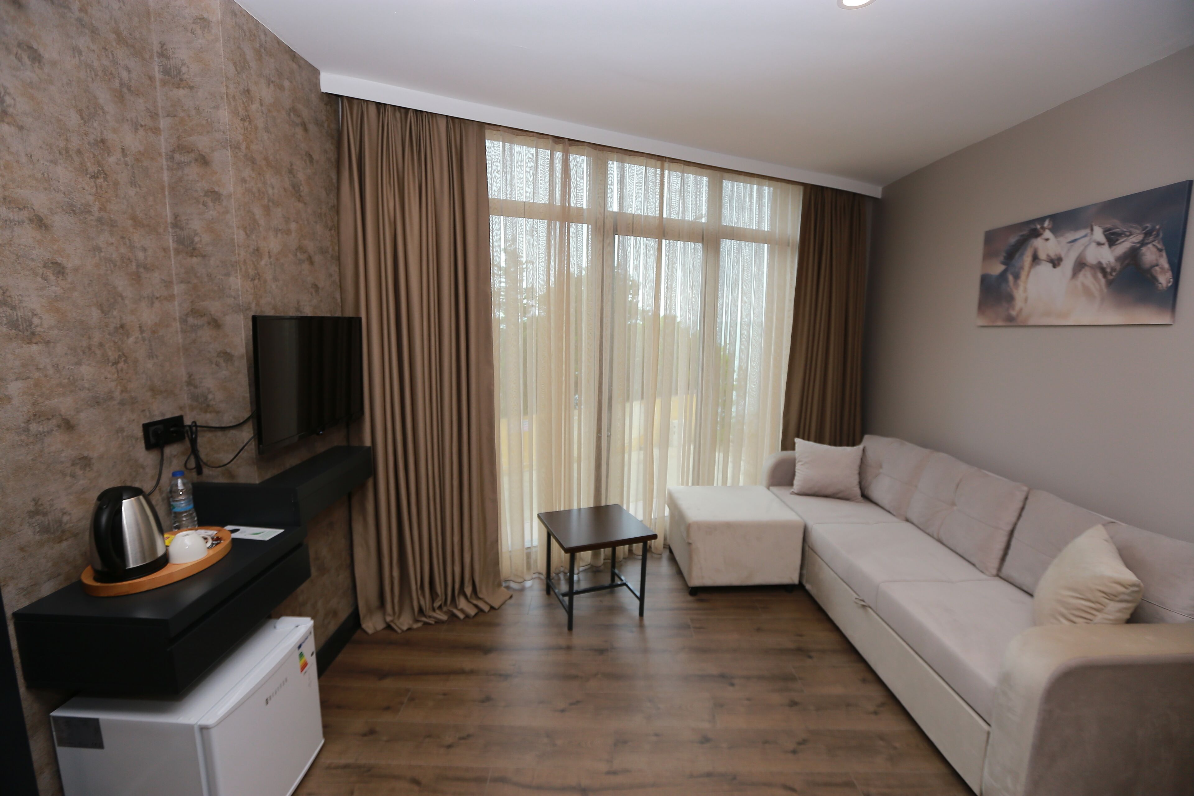 Espacio para trabajar con laptop y wifi gratis 