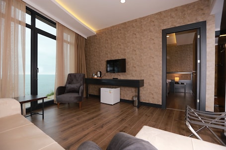 Suite | Living area. Pentahor Hotel