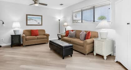 Pet Friendly Condo-Comm Pool-Short Walk 2 Beach