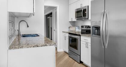 Pet Friendly Condo-Comm Pool-Short Walk 2 Beach