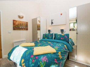 2 bedrooms, individually decorated, individually furnished, free WiFi