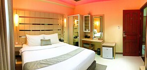 Deluxe Room | Minibar, in-room safe, individually furnished, desk - Avoca Inn (Hulhumalé)