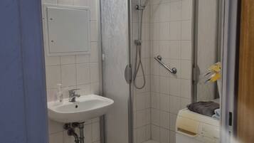 Dusche, Handtücher, Toilettenpapier