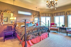 4 bedrooms, iron/ironing board, internet, bed sheets