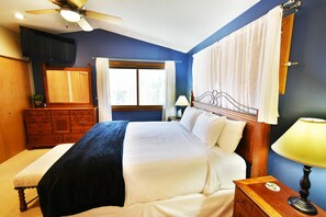 2 bedrooms, desk, free WiFi, bed sheets