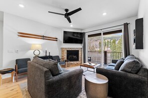 Smart TV, fireplace, books - Private Balcony with Cozy Outdoor Seating & Mountain Views! 2 Shared Hot Tubs (Keystone)