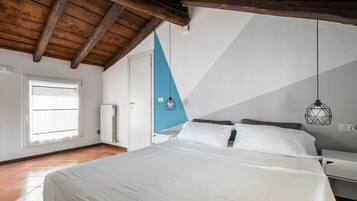 1 bedroom, bed sheets