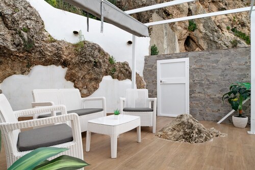 Holiday Home 'Villa Españolillas' with Mountain View, Pool, Terrace and Wi-Fi