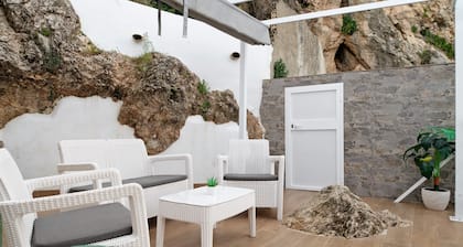 Holiday Home 'Villa Españolillas' with Mountain View, Pool, Terrace and Wi-Fi