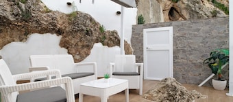 Holiday Home 'Villa Españolillas' with Mountain View, Pool, Terrace and Wi-Fi