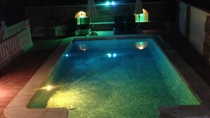 A swimming pool with a tiled deck and a small water feature. - Villa with Private Pool, Terrace, A/C and Wi-Fi (San Miguel de Salinas)