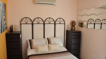 4 bedrooms, iron/ironing board, free WiFi, bed sheets