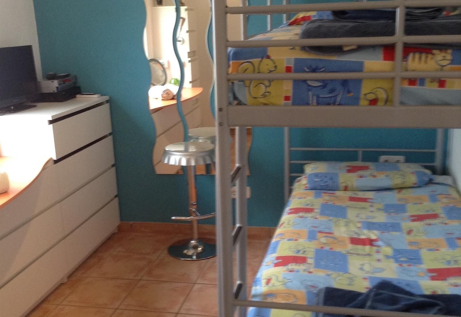 4 slaapkamers, een strijkplank/strijkijzer, gratis wifi, beddengoed