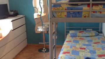 4 dormitorios, tabla de planchar con plancha, wifi gratis y ropa de cama