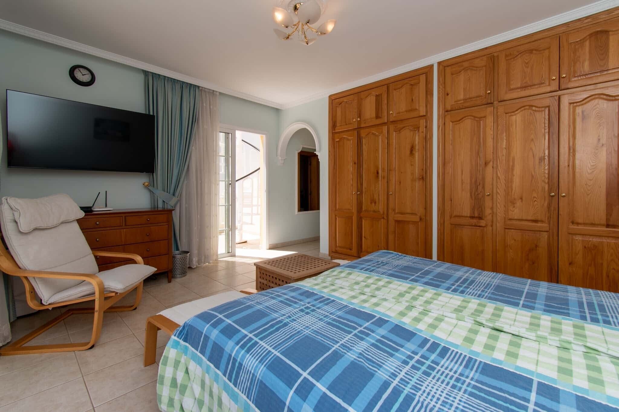 3 habitaciones, tabla de planchar con plancha y wifi gratis 