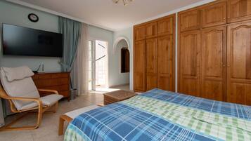 3 habitaciones, tabla de planchar con plancha y wifi gratis