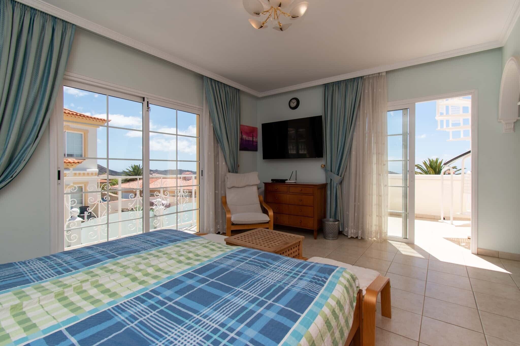 3 bedrooms, iron/ironing board, free WiFi, bed sheets