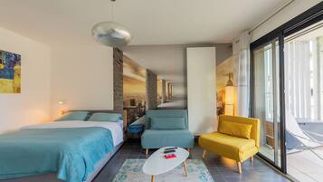 Een strijkplank/strijkijzer, gratis wifi, beddengoed