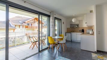 KĂŒhlschrank, Mikrowelle, Ofen, Herdplatte