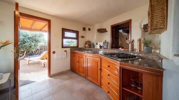 Fridge, stovetop, coffee/tea maker, electric kettle