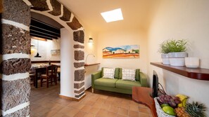TV - Vacation Home 'Casa Margarita 4' with Mountain View, 2 Terraces & Wi-Fi (Mala)