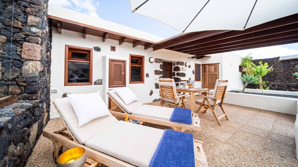 Outdoor dining - Vacation Home 'Casa Margarita 4' with Mountain View, 2 Terraces & Wi-Fi (Mala)