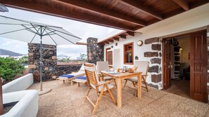 Outdoor dining - Vacation Home 'Casa Margarita 4' with Mountain View, 2 Terraces & Wi-Fi (Mala)