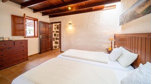 2 bedrooms, free WiFi, bed sheets - Vacation Home 'Casa Margarita 4' with Mountain View, 2 Terraces & Wi-Fi (Mala)