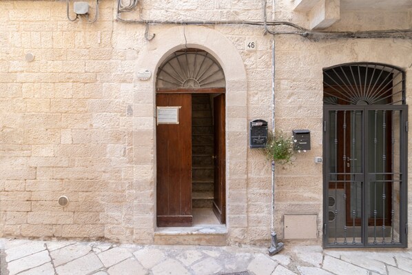 Exterior detail - Apartment 'Acquamarina' with Sea View, Balconies & Wi-Fi (Giovinazzo)