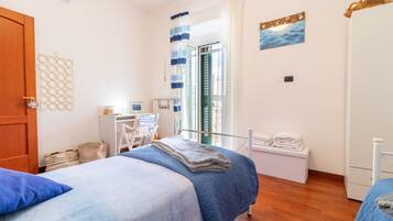 2 makuuhuonetta, silitysrauta/-lauta, ilmainen Wi-Fi, vuodevaatteet