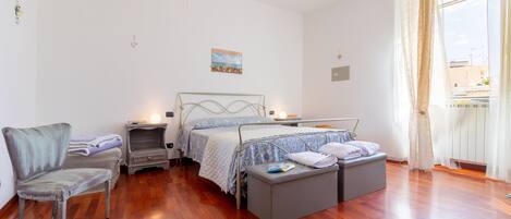 2 habitaciones, tabla de planchar con plancha y wifi gratis