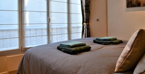 2 bedrooms, in-room safe, iron/ironing board, free WiFi