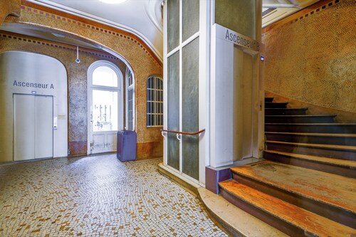 Prestigious apartment near the Hotel de ville A/C and Parking