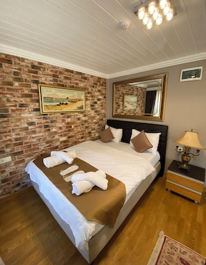 Family Quadruple Room | Iron/ironing board, free WiFi, bed sheets