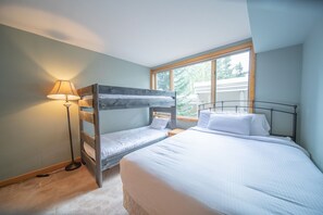 2 habitaciones, tabla de planchar con plancha, wifi y ropa de cama