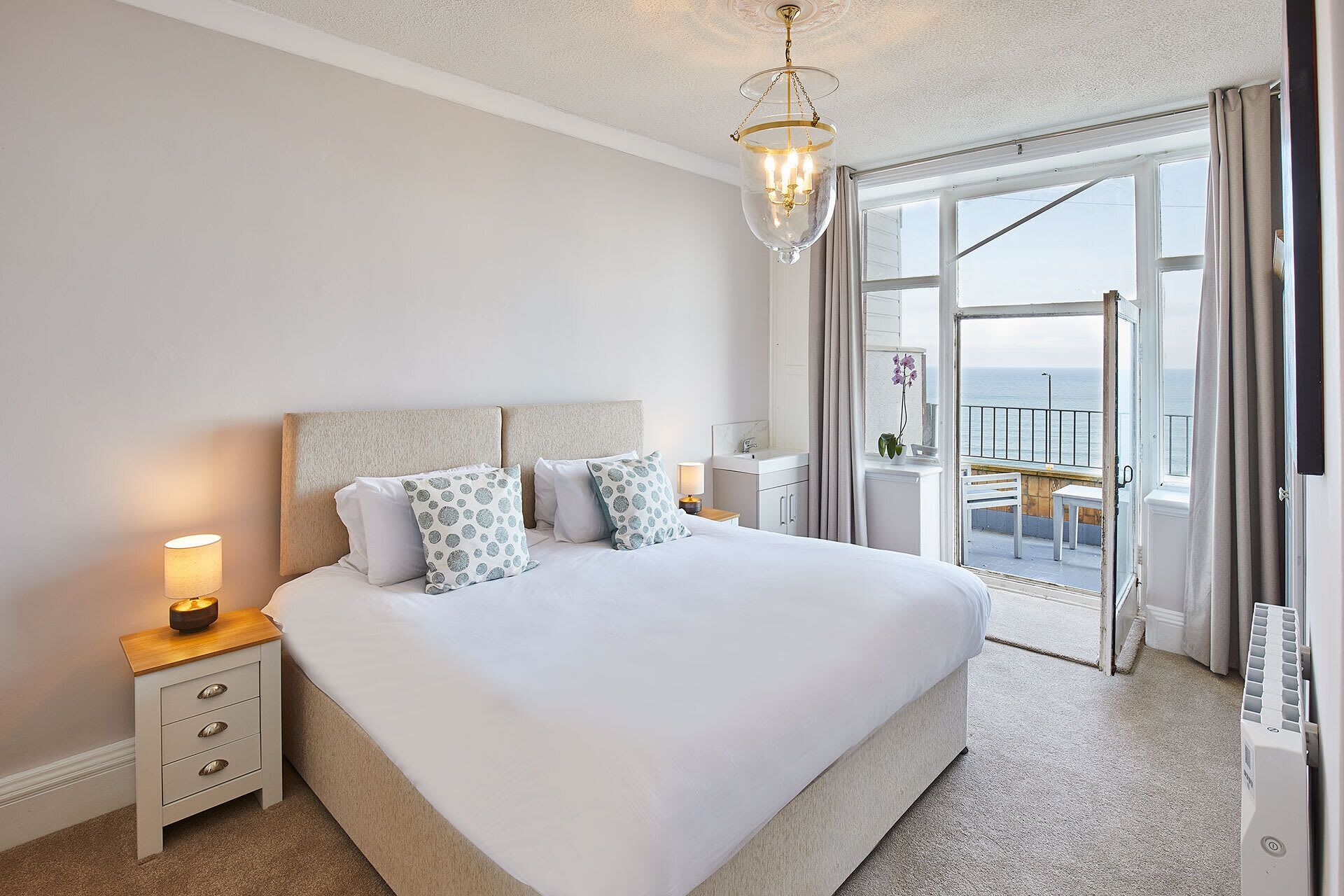 3 bedrooms, premium bedding, iron/ironing board, free WiFi