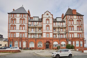 Exterior - Host & Stay | Swift View (Whitby)