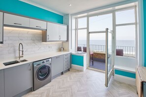 Fridge, microwave, oven, stovetop - Host & Stay | Swift View (Whitby)