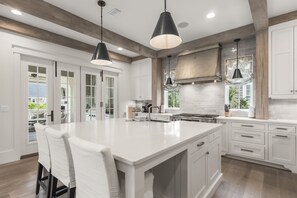 Mikrowelle, Ofen, Herdplatte, Geschirrspüler