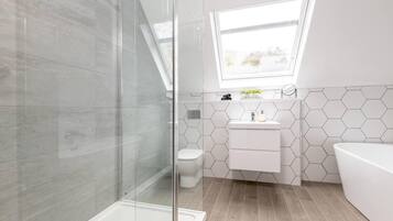 House, Multiple Beds | Bathroom | Separate bathtub and shower, deep-soaking bathtub, hair dryer, towels
