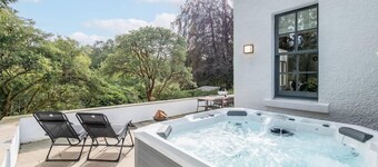 Captivating 4-bed House in Killin