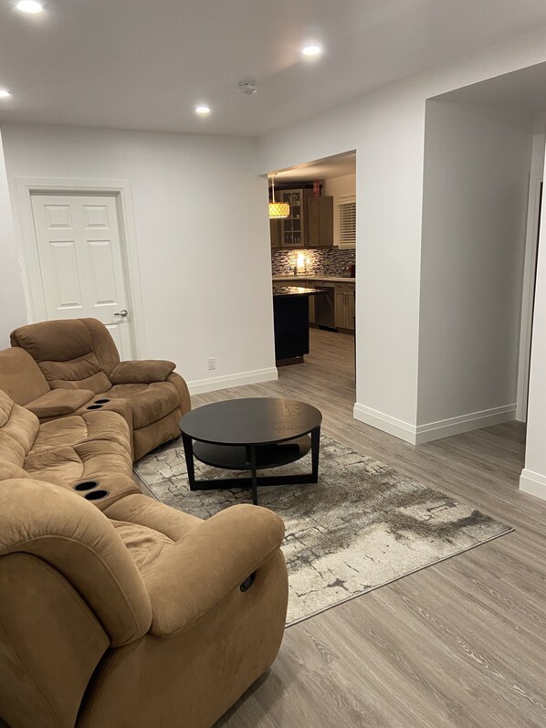 Living area - Peaceful getaway just 2 min walk t the lake (Tiny Township)