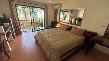 1 bedroom, in-room safe, desk, free WiFi