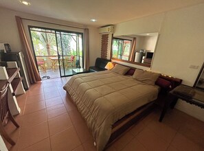 3 bedrooms, in-room safe, desk, free WiFi