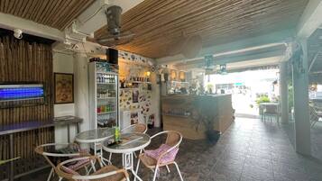 Bar (in der Unterkunft)