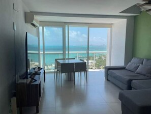 TV - Penthouse Beachfront Luxury 6 People Wifi, AA (Cancún)