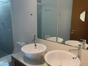 Shower - Penthouse Beachfront Luxury 6 People Wifi, AA (Cancún)