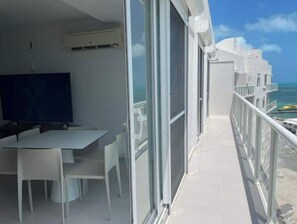 Outdoor dining - Penthouse Beachfront Luxury 6 People Wifi, AA (Cancún)